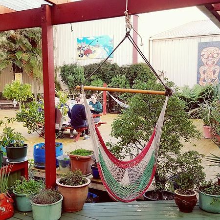 Bazil'S Backpackers Bbh Hostel & Surf School Westport Eksteriør billede