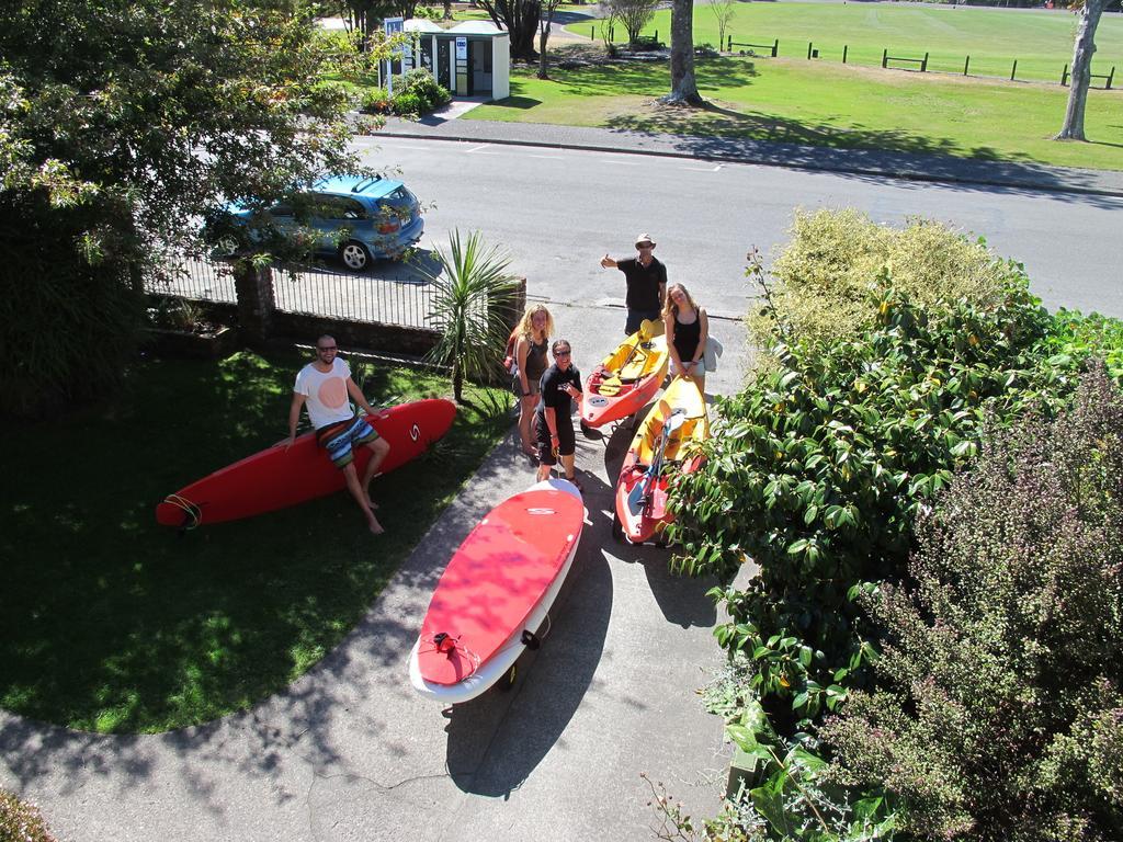 Bazil'S Backpackers Bbh Hostel & Surf School Westport Eksteriør billede