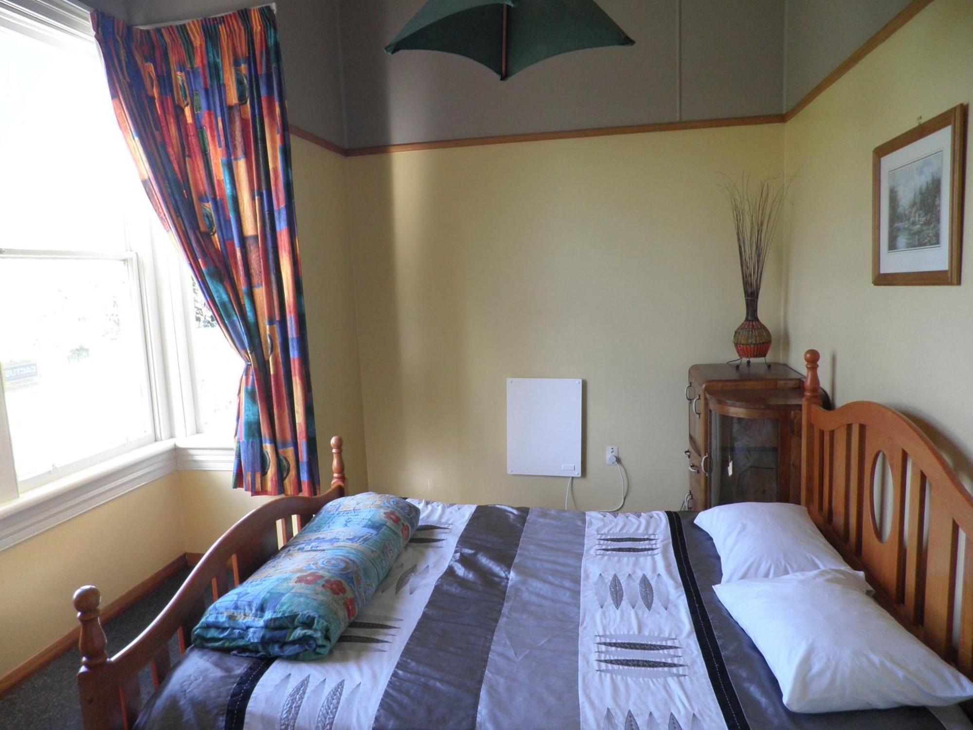 Bazil'S Backpackers Bbh Hostel & Surf School Westport Eksteriør billede