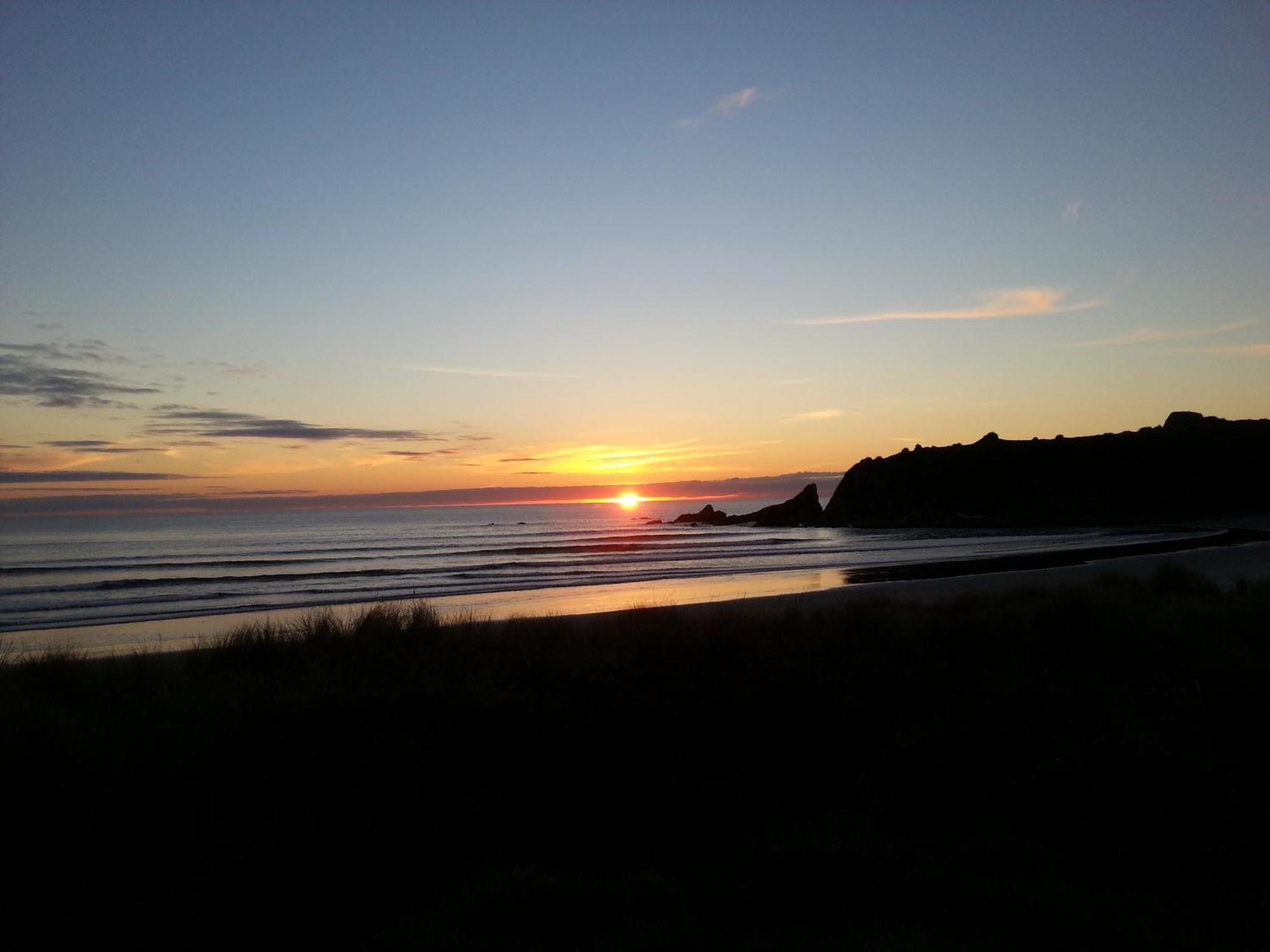 Bazil'S Backpackers Bbh Hostel & Surf School Westport Eksteriør billede