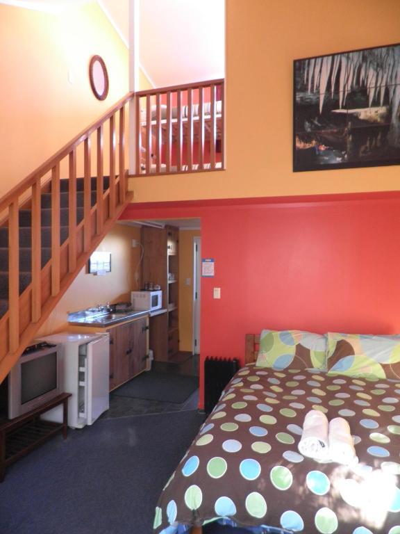 Bazil'S Backpackers Bbh Hostel & Surf School Westport Eksteriør billede