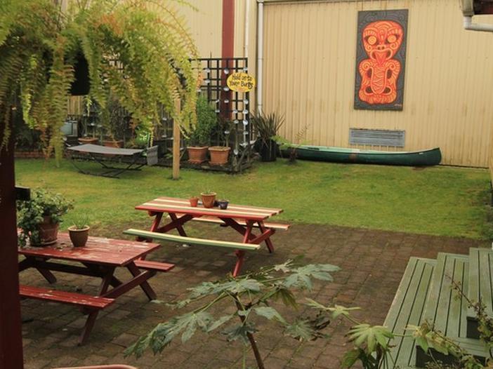 Bazil'S Backpackers Bbh Hostel & Surf School Westport Eksteriør billede