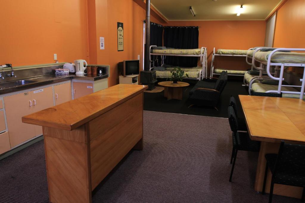 Bazil'S Backpackers Bbh Hostel & Surf School Westport Værelse billede