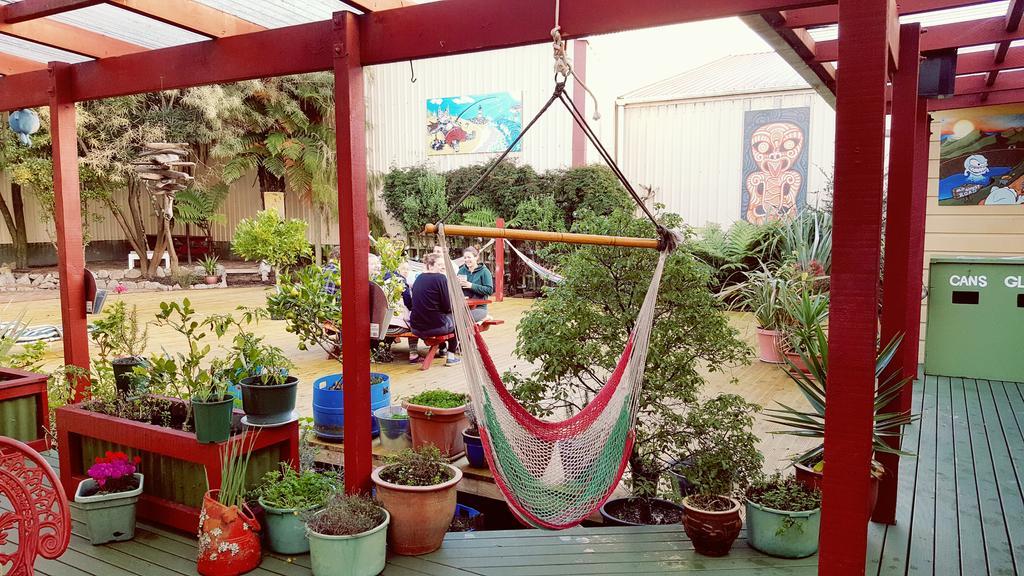 Bazil'S Backpackers Bbh Hostel & Surf School Westport Eksteriør billede