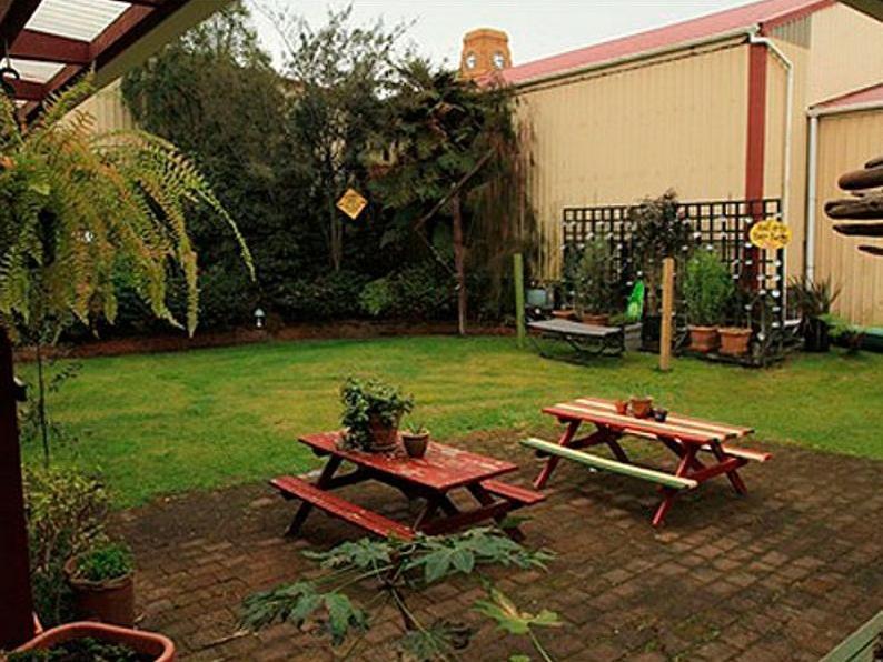 Bazil'S Backpackers Bbh Hostel & Surf School Westport Eksteriør billede
