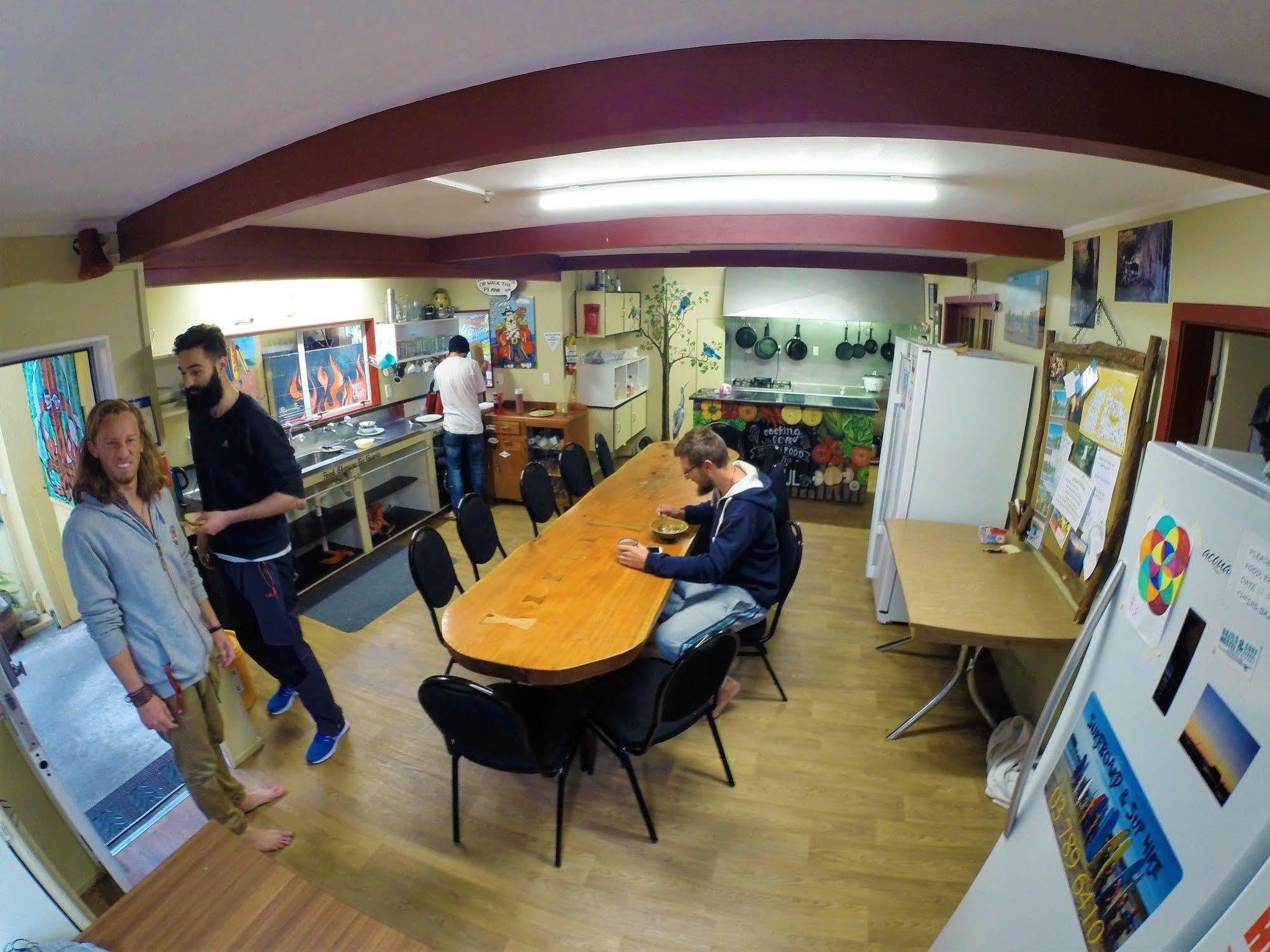 Bazil'S Backpackers Bbh Hostel & Surf School Westport Eksteriør billede