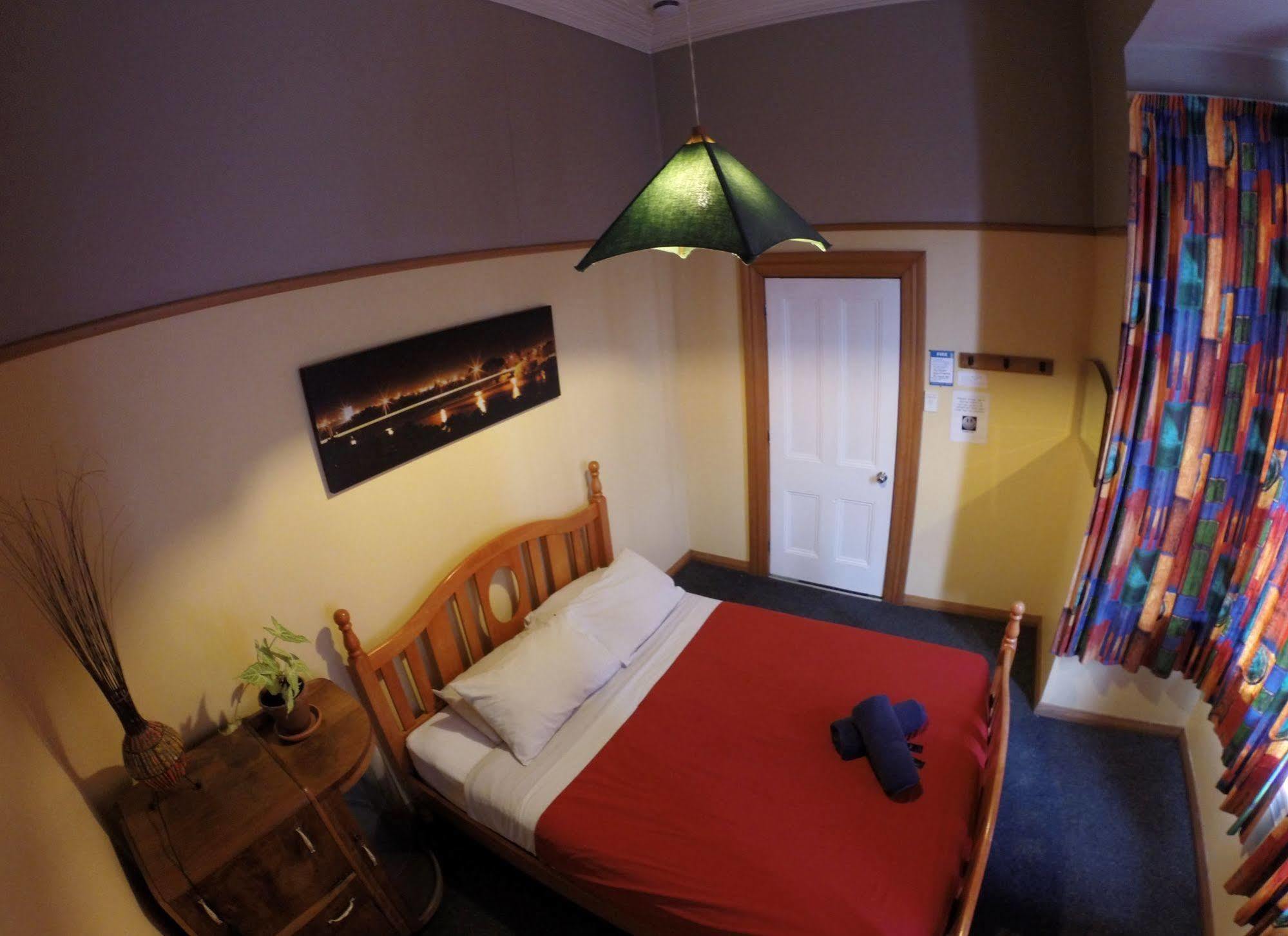 Bazil'S Backpackers Bbh Hostel & Surf School Westport Eksteriør billede