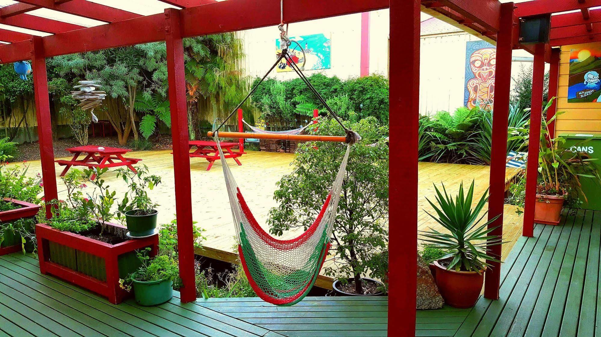 Bazil'S Backpackers Bbh Hostel & Surf School Westport Eksteriør billede