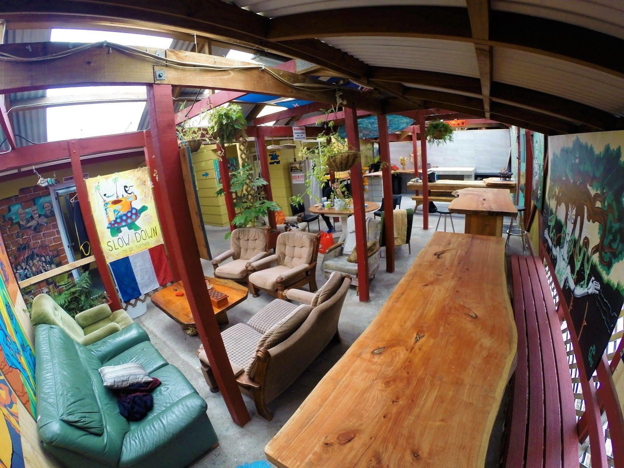 Bazil'S Backpackers Bbh Hostel & Surf School Westport Eksteriør billede