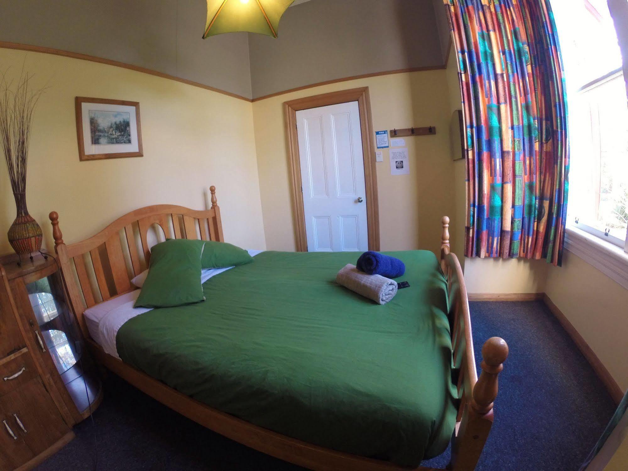 Bazil'S Backpackers Bbh Hostel & Surf School Westport Eksteriør billede