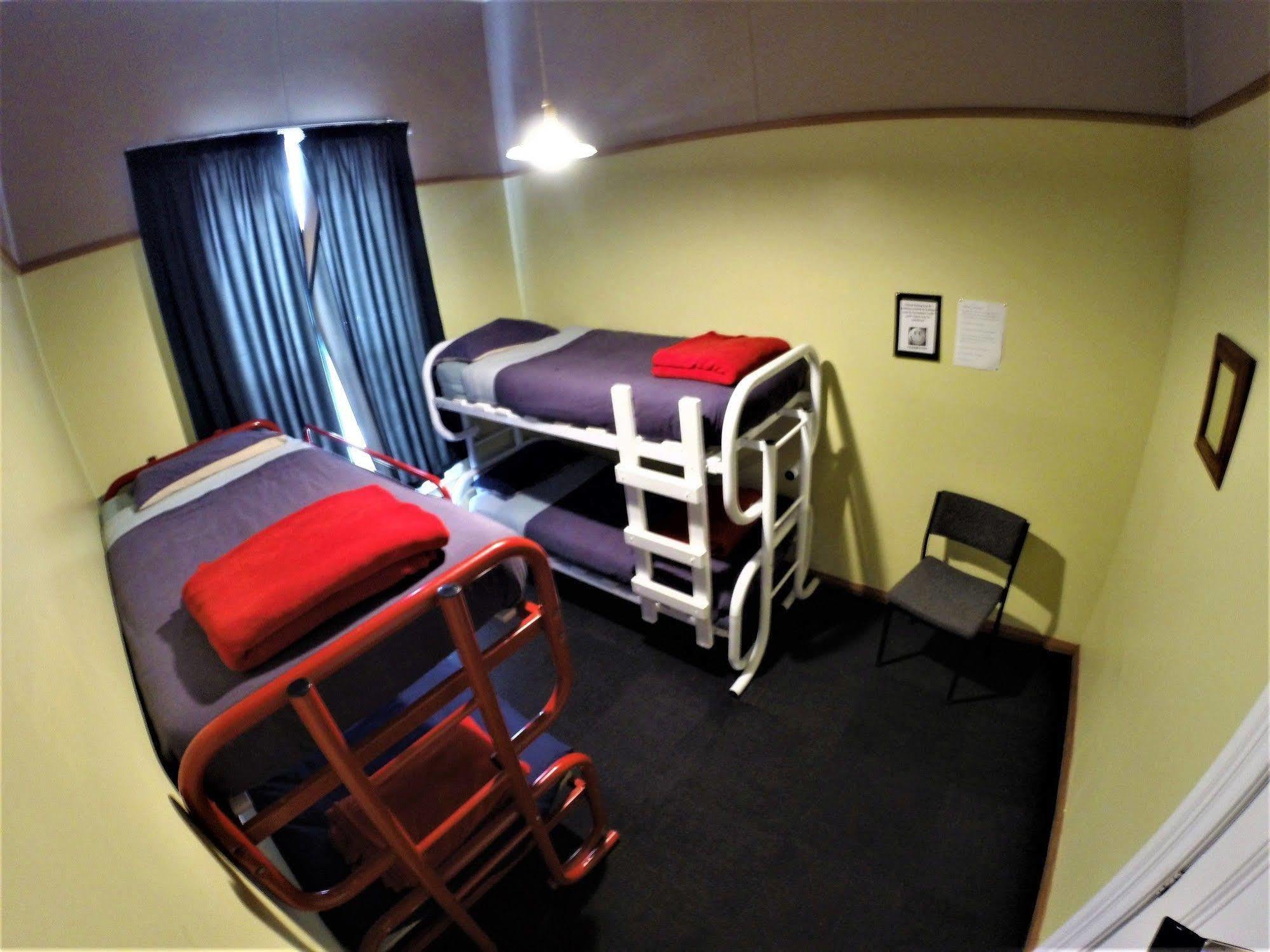 Bazil'S Backpackers Bbh Hostel & Surf School Westport Eksteriør billede