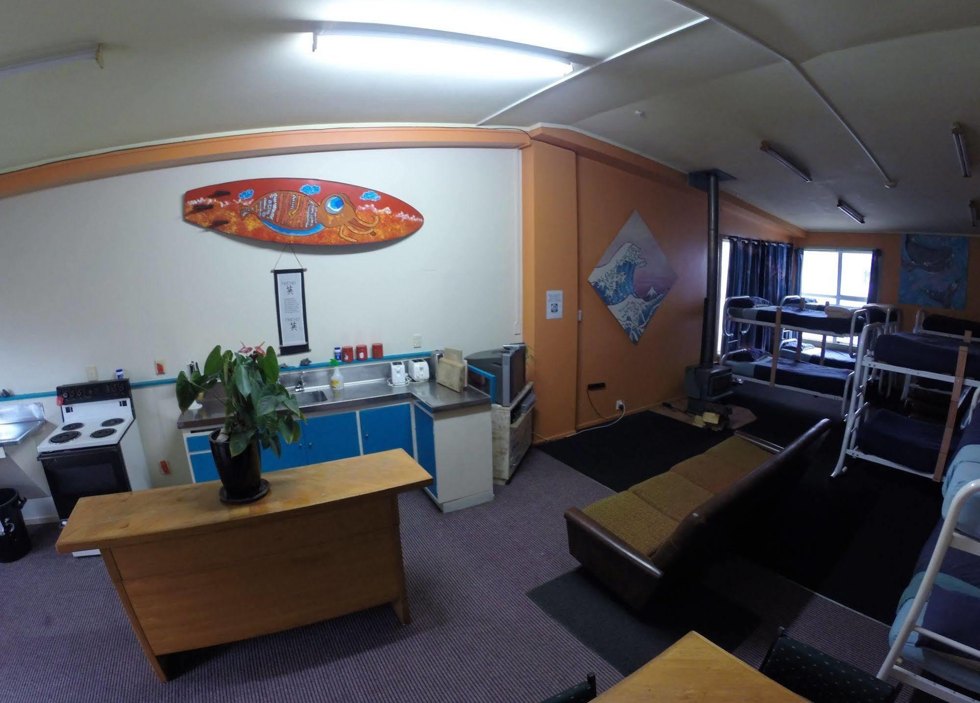 Bazil'S Backpackers Bbh Hostel & Surf School Westport Eksteriør billede
