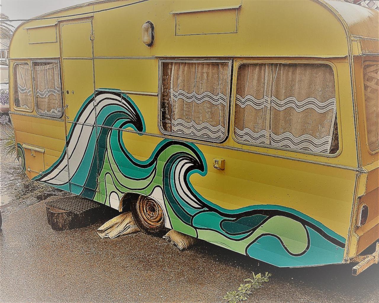 Bazil'S Backpackers Bbh Hostel & Surf School Westport Eksteriør billede